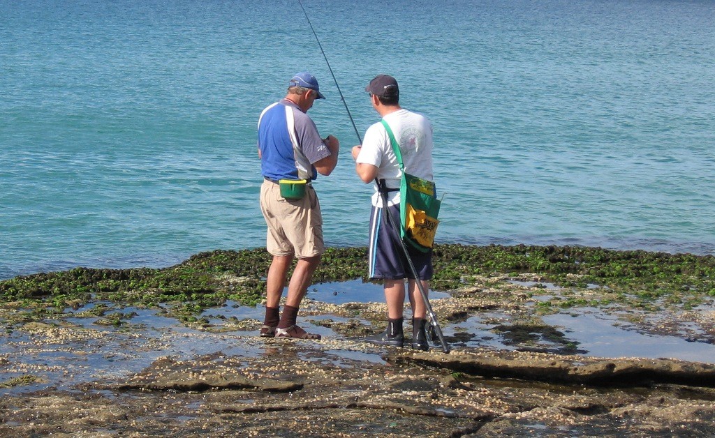 Even though the water was extremly clear on this day. The combination of chopped up cabbage and sand brought the luderick on the bite © Gary Brown